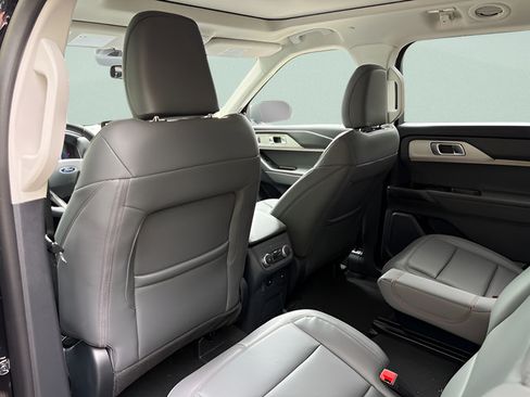 New 2026 Ford Explorer Active w/ Active Comfort Package AWD/4WD image 5