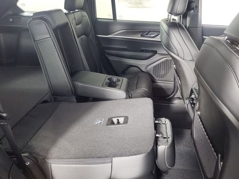 New 2025 Jeep Grand Cherokee Limited w/ Black Appearance Package image 32