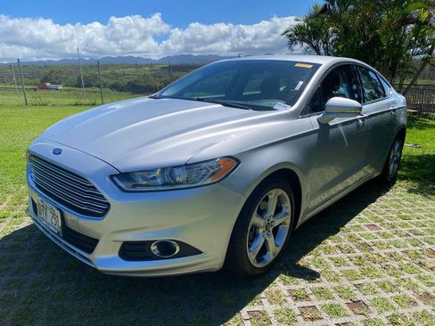Used 2016 Ford Fusion SE FWD image 3
