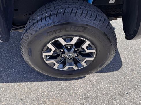 Used 2020 Toyota Tacoma TRD Off-Road AWD/4WD image 33