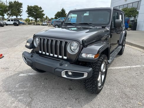 Used 2019 Jeep Wrangler Unlimited Sahara image 11