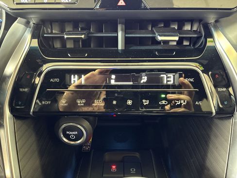 Certified 2024 Toyota Venza LE image 20