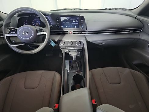 Used 2021 Hyundai Elantra SE FWD image 11