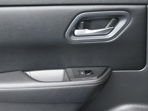 Used 2024 Nissan Rogue SV image 25