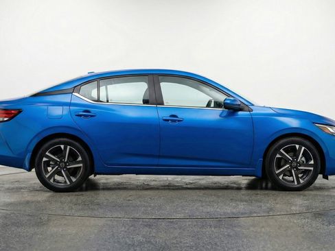Used 2025 Nissan Sentra SV FWD image 11