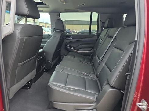 Used 2019 Chevrolet Suburban LT w/ Luxury Package AWD/4WD image 5