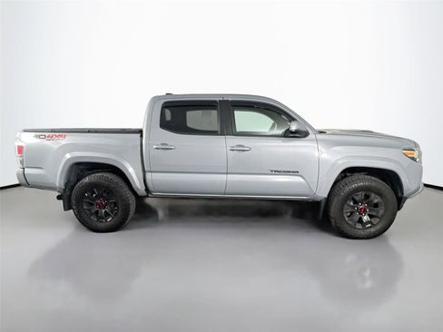 Used 2021 Toyota Tacoma TRD Sport w/ TRD Premium Sport Package AWD/4WD image 7