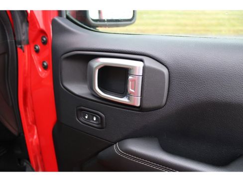 Used 2018 Jeep Wrangler Unlimited Sahara w/ Dual Top Group image 16