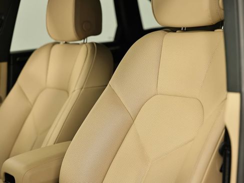 Certified 2026 Porsche Macan AWD/4WD image 24
