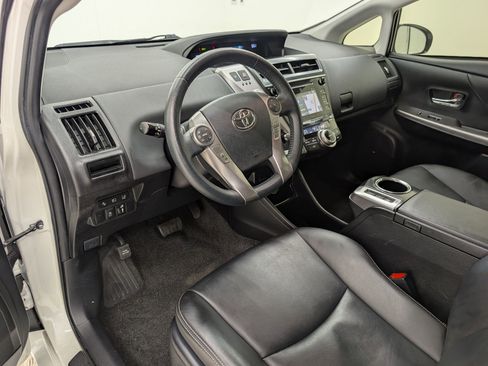 Used 2015 Toyota Prius V Five w/ Advanced Technology Package image 4
