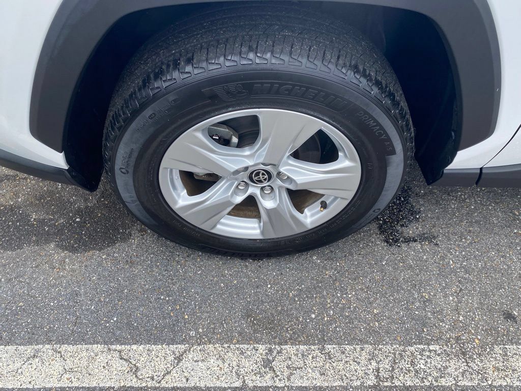 Used 2021 Toyota RAV4 XLE FWD image 19