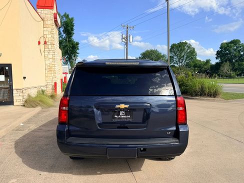 Used 2018 Chevrolet Suburban LT w/ LT Signature Package RWD image 4
