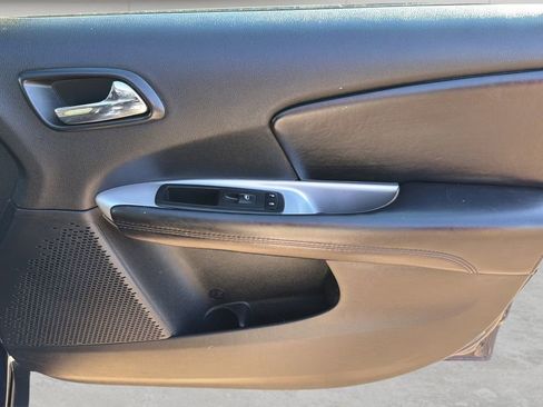 Used 2020 Dodge Journey SE w/ SE Popular Equipment Group image 10