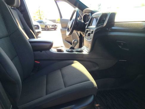 Used 2018 Jeep Grand Cherokee Laredo AWD/4WD image 17