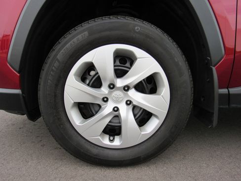 Used 2023 Toyota RAV4 LE AWD/4WD image 33