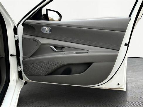 Used 2023 Hyundai Elantra SEL image 24