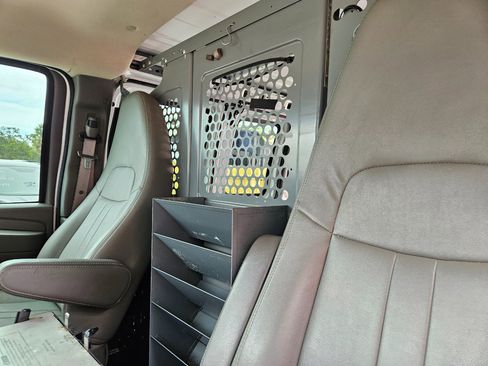 Used 2014 Chevrolet Express 2500 image 16