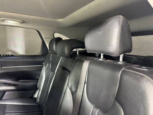 Used 2024 Kia Sorento S w/ Panoramic Sunroof Package image 28