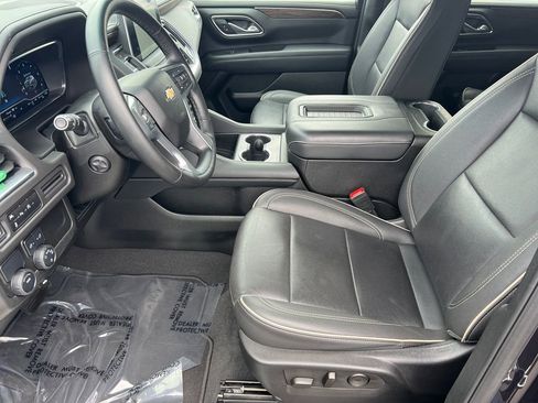 Used 2024 Chevrolet Suburban Premier RWD image 9
