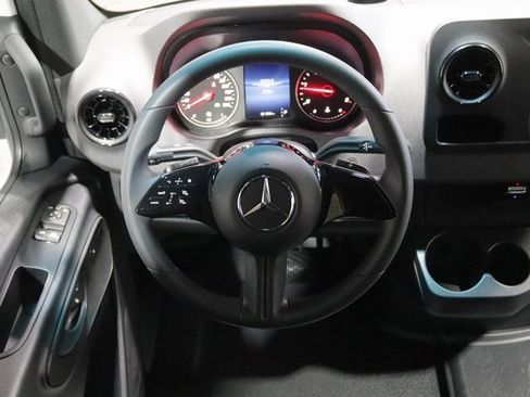 Used 2025 Mercedes-Benz Sprinter 2500 image 4