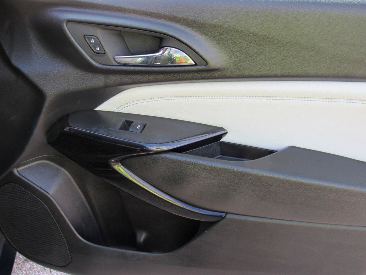 Used 2025 Chevrolet Trax LT FWD image 31