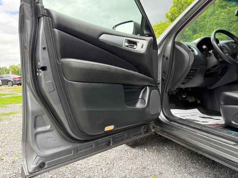 Used 2020 Nissan Pathfinder SL AWD/4WD image 19