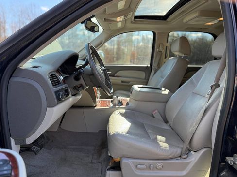 Used 2009 Chevrolet Tahoe LTZ image 2