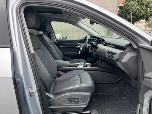 Used 2022 Audi e-tron Premium AWD/4WD image 21