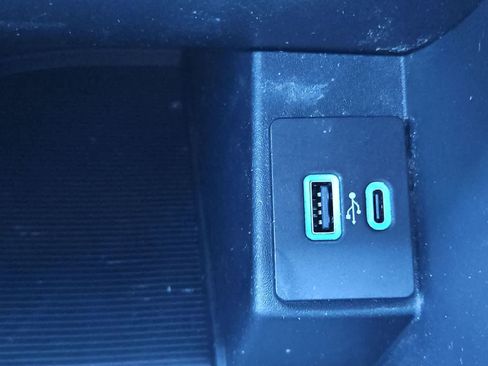 Used 2021 Ford Edge ST image 30