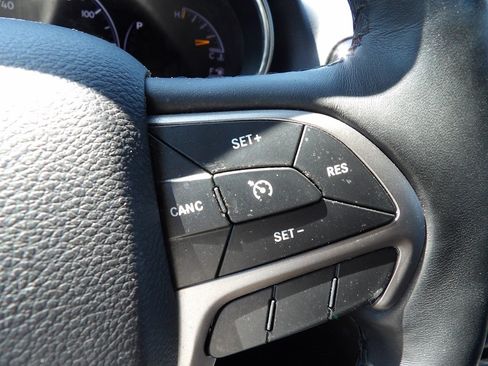 Used 2019 Jeep Grand Cherokee Altitude image 15