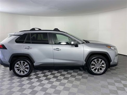 Used 2019 Toyota RAV4 XLE Premium image 10