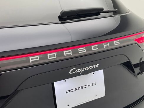 Used 2021 Porsche Cayenne image 38