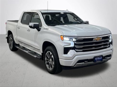 Used 2025 Chevrolet Silverado 1500 High Country w/ Z71 Off-Road Package AWD/4WD image 8