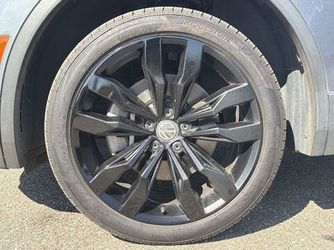 Used 2021 Volkswagen Tiguan SE R-Line AWD/4WD image 10