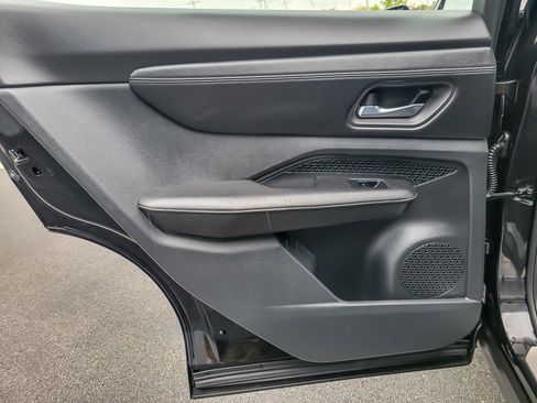 Used 2023 Nissan Ariya AWD image 15