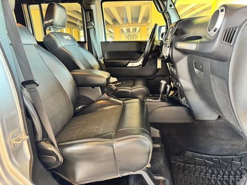 Used 2012 Jeep Wrangler Unlimited Rubicon AWD/4WD image 24
