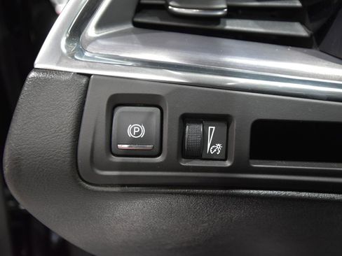 Used 2017 Cadillac XT5 Luxury w/ Driver Awareness Package image 18