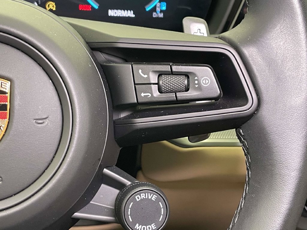 Certified 2024 Porsche Cayenne AWD/4WD image 40