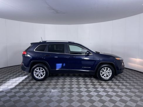 Used 2016 Jeep Cherokee Latitude w/ Cold Weather Group image 10