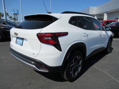 Certified 2024 Chevrolet Trax LT w/ Driver Confidence Package image 5