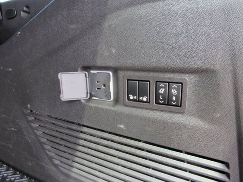 Used 2023 GMC Yukon XL Denali Ultimate image 35