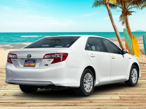 Used 2014 Toyota Camry LE image 6