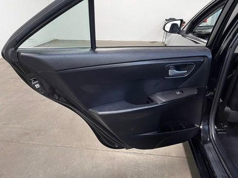 Used 2017 Toyota Camry SE FWD image 19
