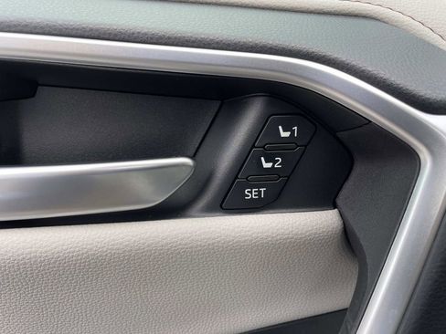 Used 2025 Toyota RAV4 Limited image 18