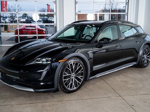 Used 2024 Porsche Taycan 4S w/ Premium Package image 11