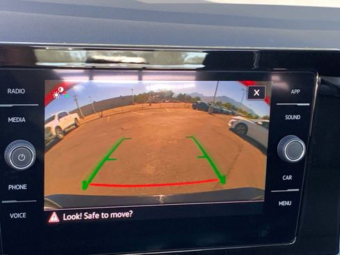 Used 2025 Volkswagen Jetta SE image 17