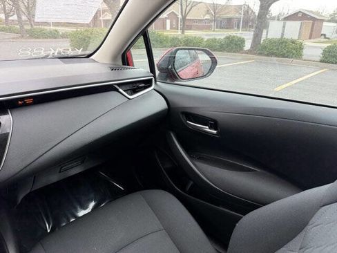 Used 2021 Toyota Corolla LE image 20