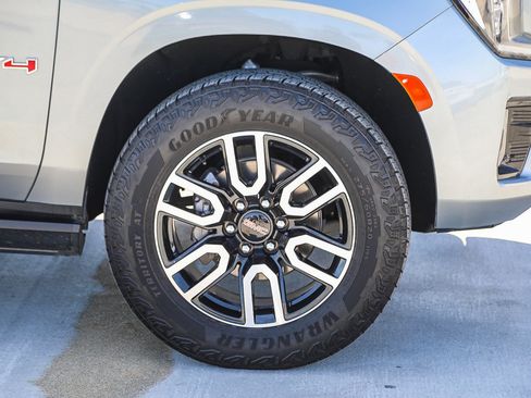 Used 2024 GMC Yukon AT4 w/ AT4 Premium Package AWD/4WD image 10