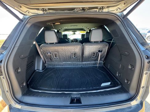 Used 2023 Chevrolet Traverse RS image 17