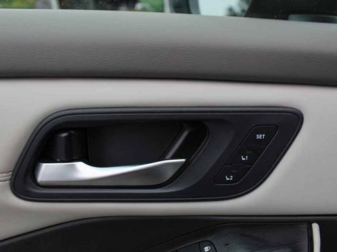 Used 2023 Nissan Rogue SL AWD/4WD image 12